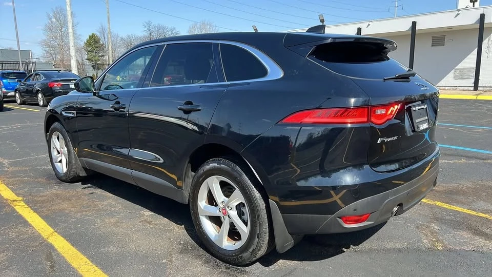 2020 Jaguar F-Pace - Image 4 of 11