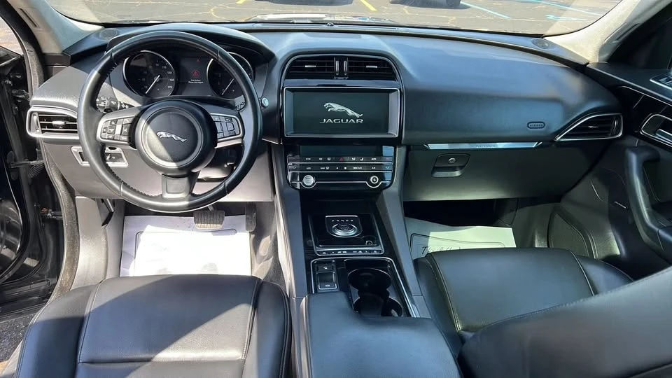 2020 Jaguar F-Pace - Image 10 of 11