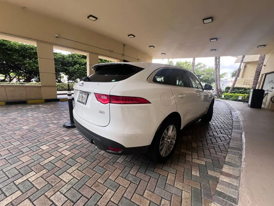 2020 Jaguar F-Pace - Image 6 of 7