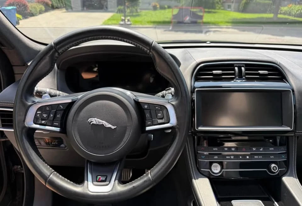 2020 Jaguar F-Pace - Image 5 of 6
