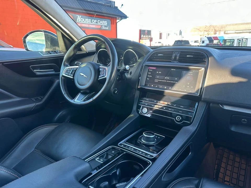2020 Jaguar F-Pace - Image 12 of 17