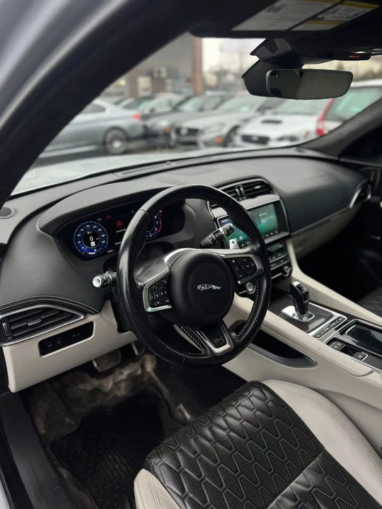 2020 Jaguar F-Pace - Image 14 of 15