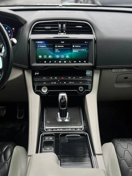 2020 Jaguar F-Pace - Image 10 of 15