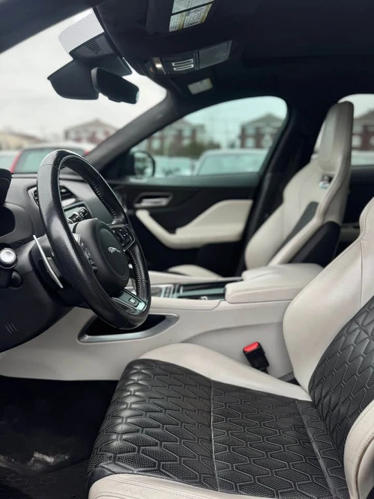 2020 Jaguar F-Pace - Image 13 of 15