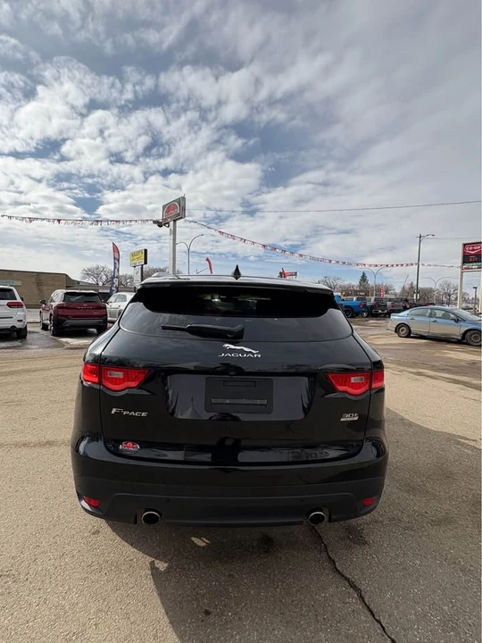 2020 Jaguar F-Pace - Image 14 of 18