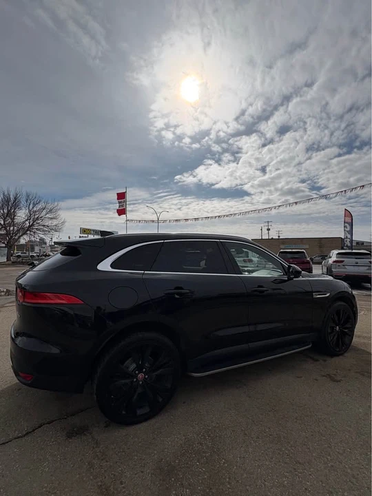 2020 Jaguar F-Pace - Image 9 of 18