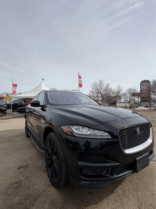 2020 Jaguar F-Pace - Image 11 of 18