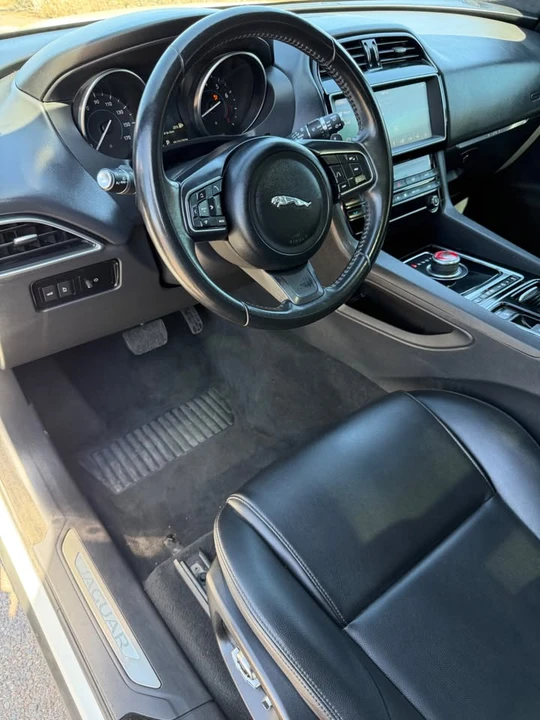 2020 Jaguar F-Pace - Image 13 of 20