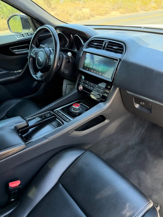 2020 Jaguar F-Pace - Image 9 of 20