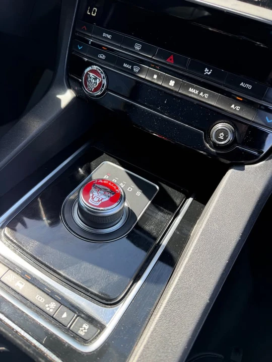 2020 Jaguar F-Pace - Image 16 of 20
