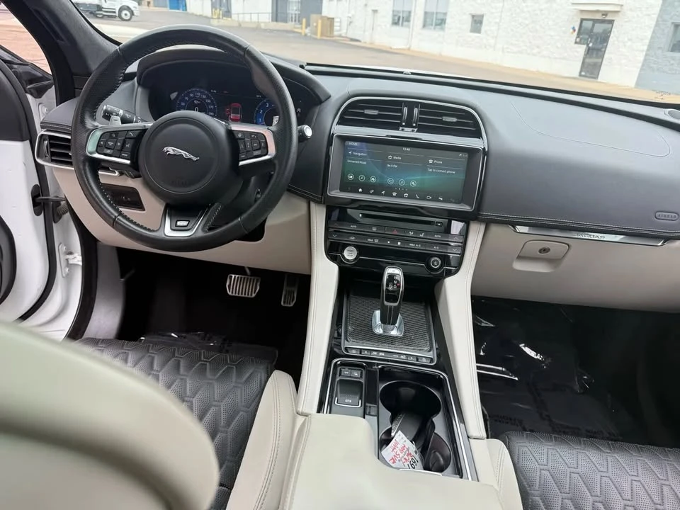 2020 Jaguar F-Pace - Image 16 of 17