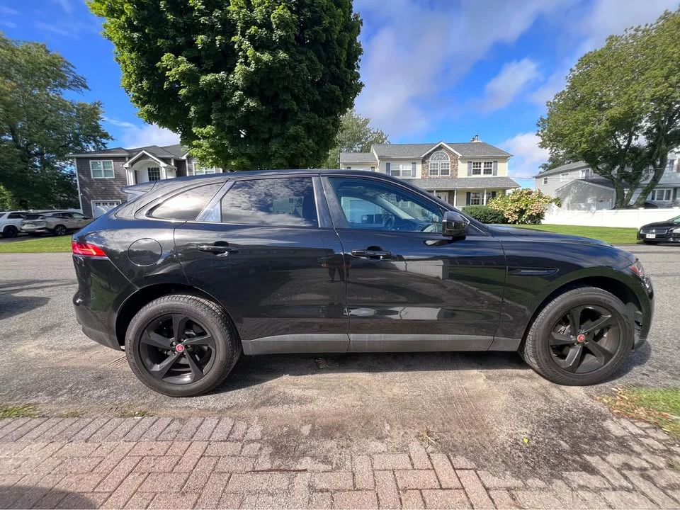2020 Jaguar F-Pace - Image 9 of 11
