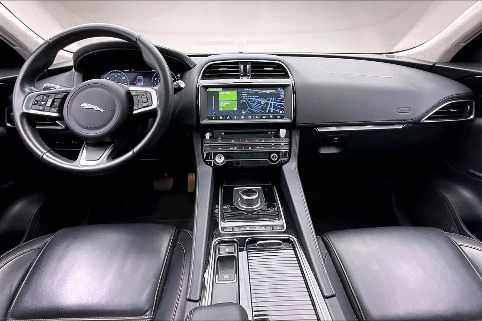 2020 Jaguar F-Pace - Image 10 of 20