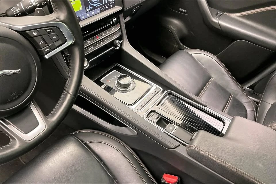 2020 Jaguar F-Pace - Image 12 of 20