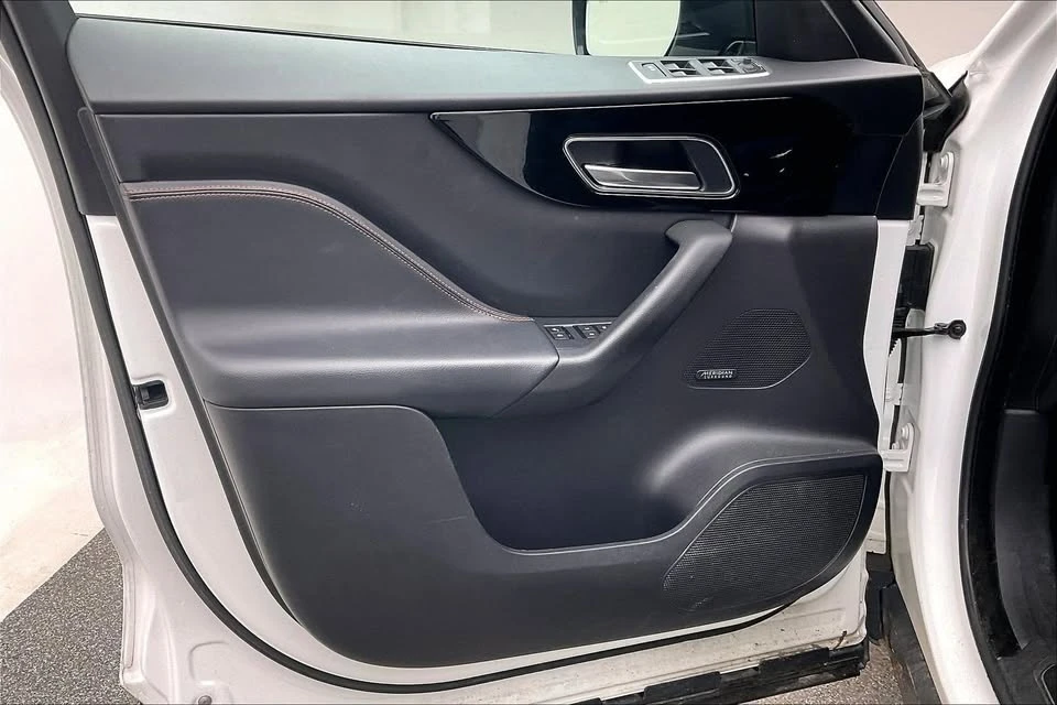2020 Jaguar F-Pace - Image 7 of 20