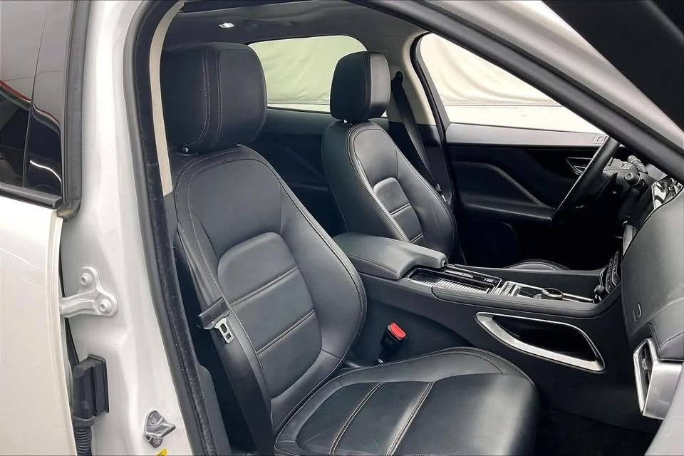 2020 Jaguar F-Pace - Image 13 of 20