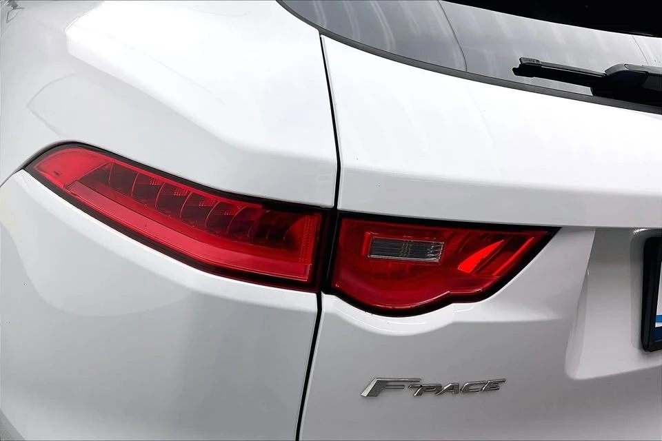 2020 Jaguar F-Pace - Image 19 of 20