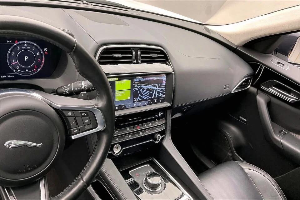 2020 Jaguar F-Pace - Image 11 of 20