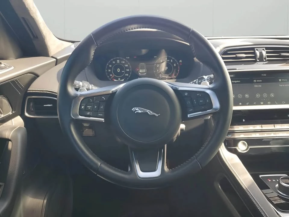 2020 Jaguar F-Pace - Image 7 of 18