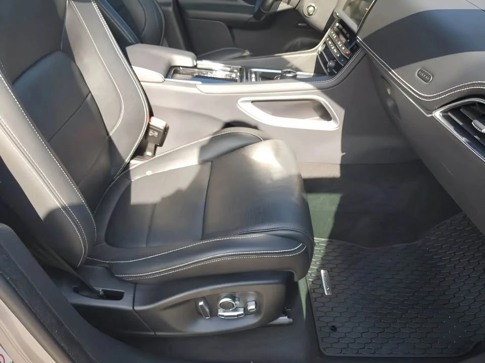 2020 Jaguar F-Pace - Image 9 of 18