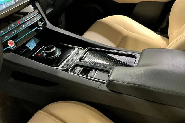 2020 Jaguar F-Pace - Image 18 of 20