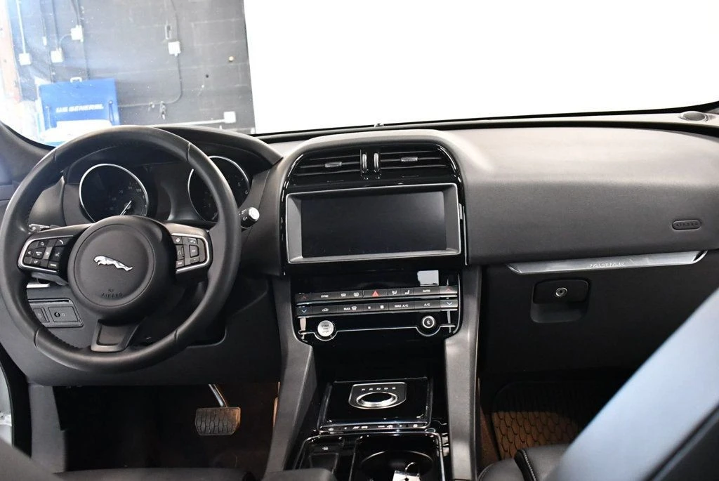 2020 Jaguar F-Pace - Image 5 of 12
