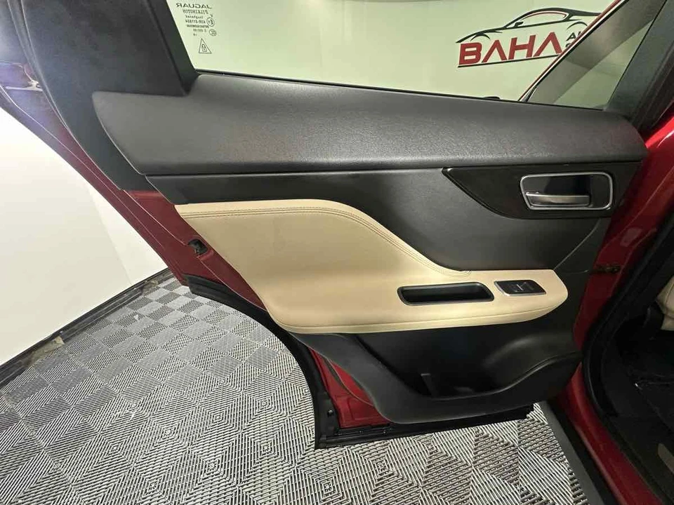 2020 Jaguar F-Pace - Image 17 of 21