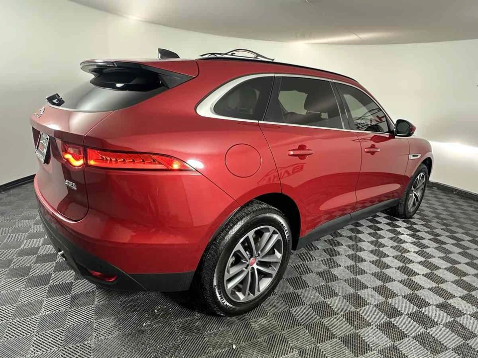 2020 Jaguar F-Pace - Image 8 of 21