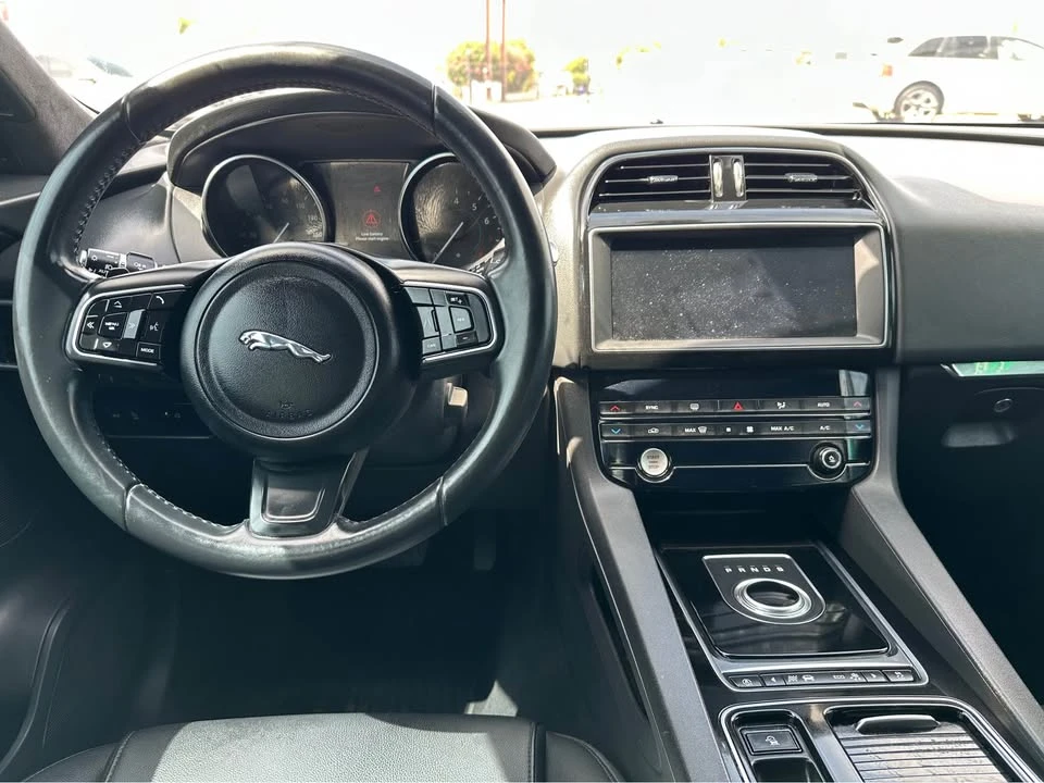 2020 Jaguar F-Pace - Image 8 of 10
