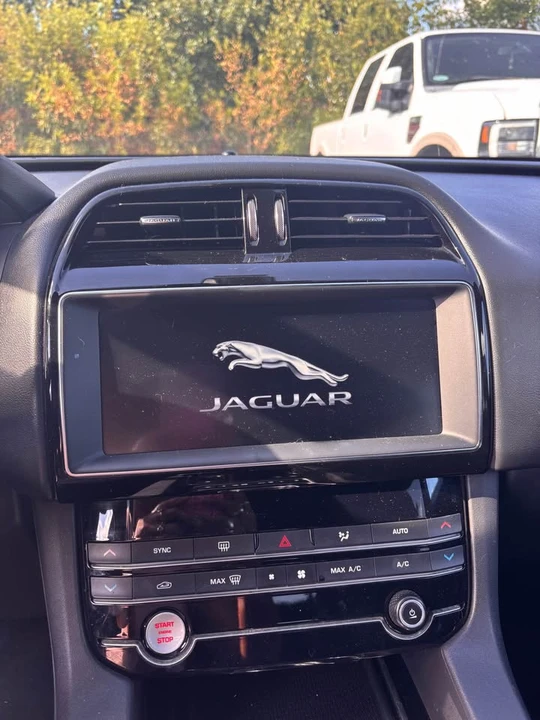 2020 Jaguar F-Pace - Image 6 of 12