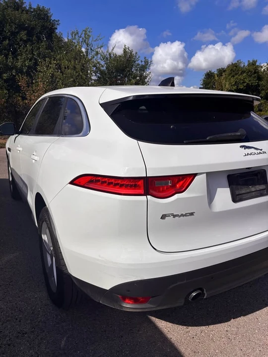 2020 Jaguar F-Pace - Image 11 of 12