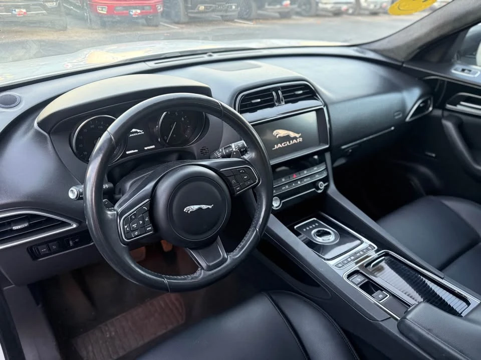 2020 Jaguar F-Pace - Image 10 of 15
