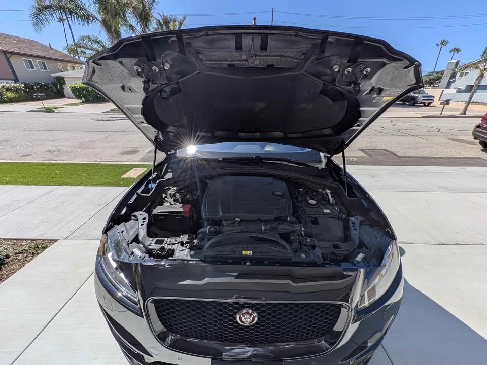 2020 Jaguar F-Pace - Image 15 of 17