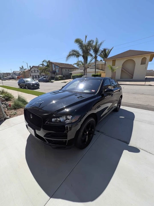 2020 Jaguar F-Pace - Image 2 of 17