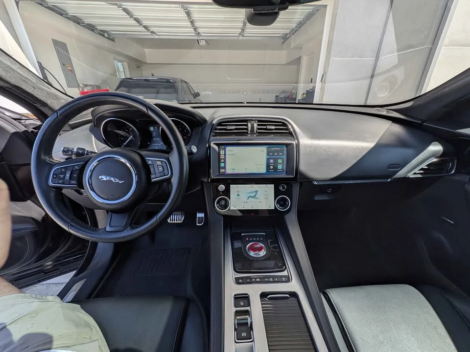 2020 Jaguar F-Pace - Image 13 of 17