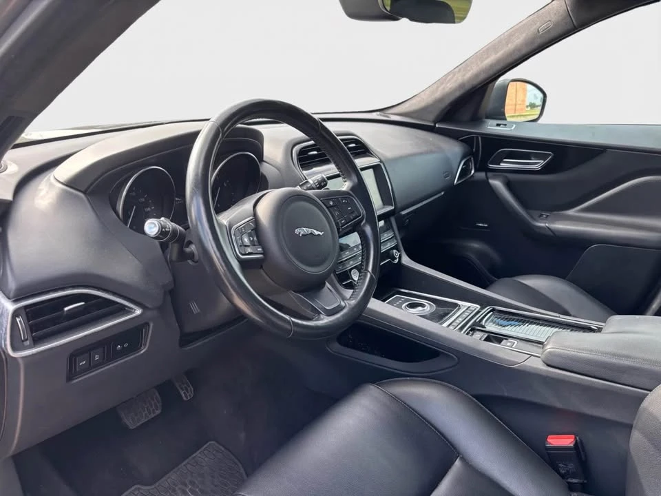 2020 Jaguar F-Pace - Image 9 of 17