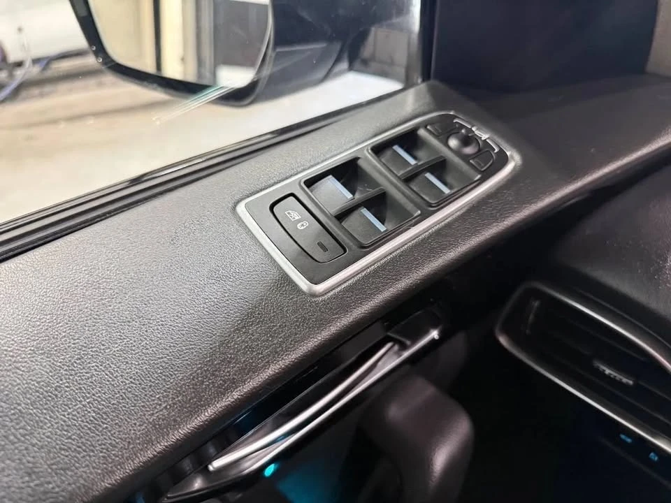 2020 Jaguar F-Pace - Image 15 of 20