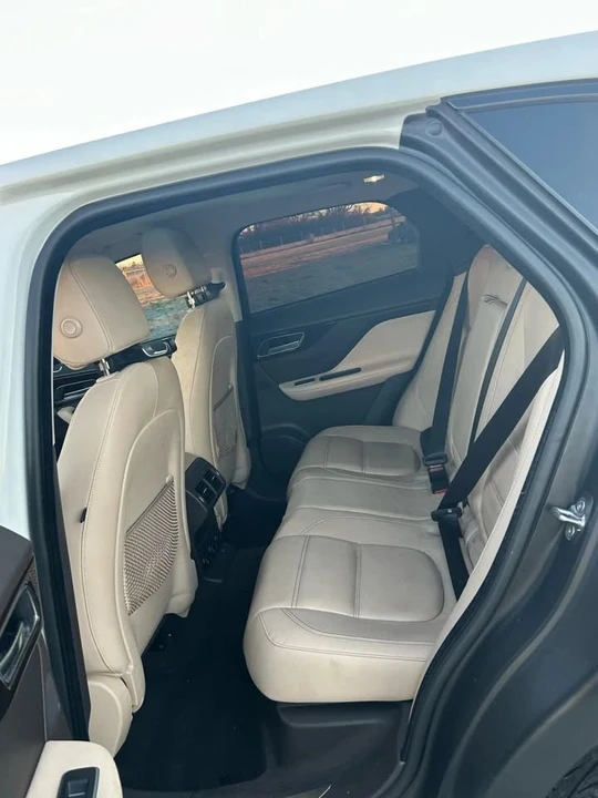 2020 Jaguar F-Pace - Image 7 of 12