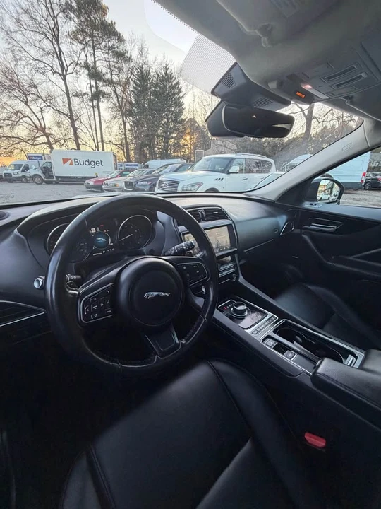 2020 Jaguar F-Pace - Image 10 of 19