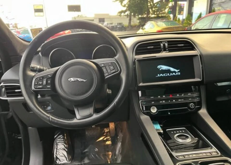2020 Jaguar F-Pace - Image 12 of 13