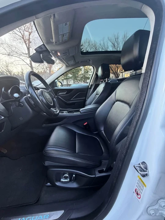2020 Jaguar F-Pace - Image 9 of 19