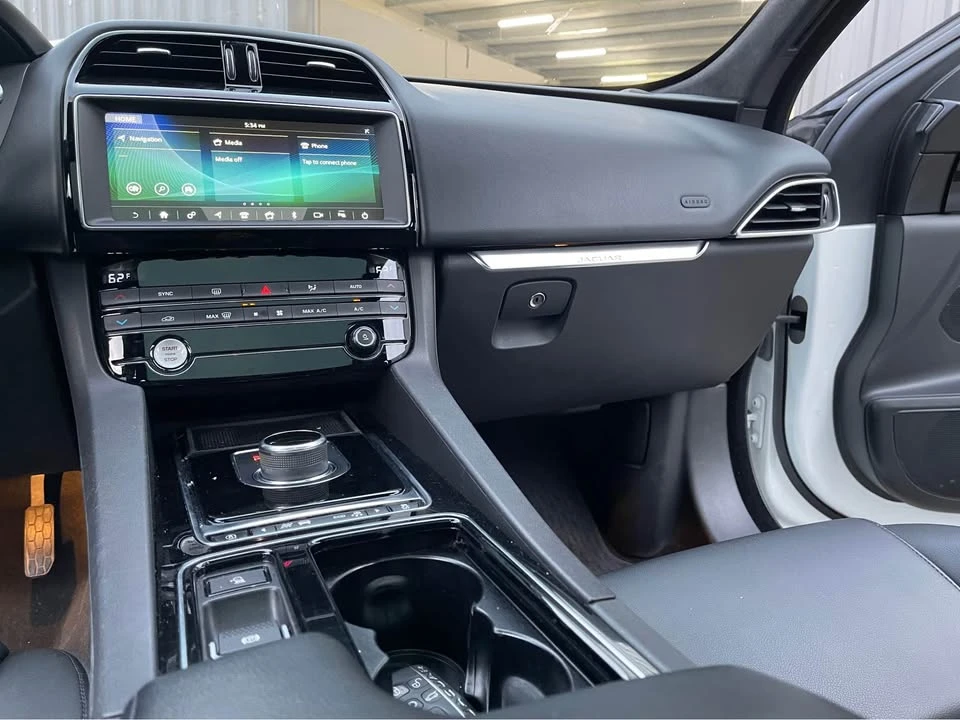 2020 Jaguar F-Pace - Image 18 of 20