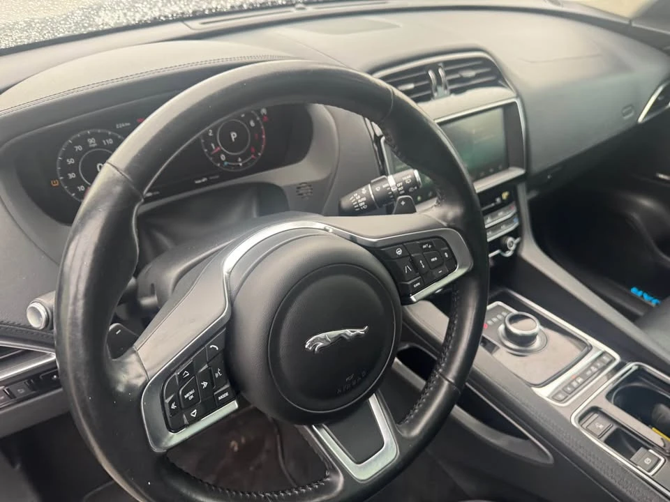 2020 Jaguar F-Pace - Image 12 of 16