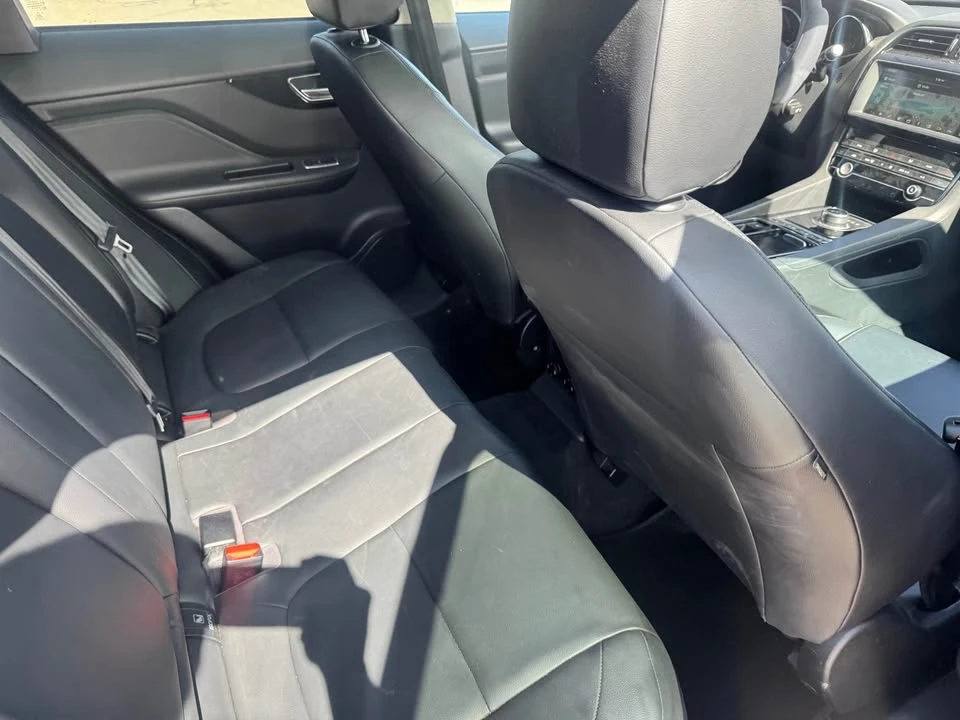2020 Jaguar F-Pace - Image 9 of 10