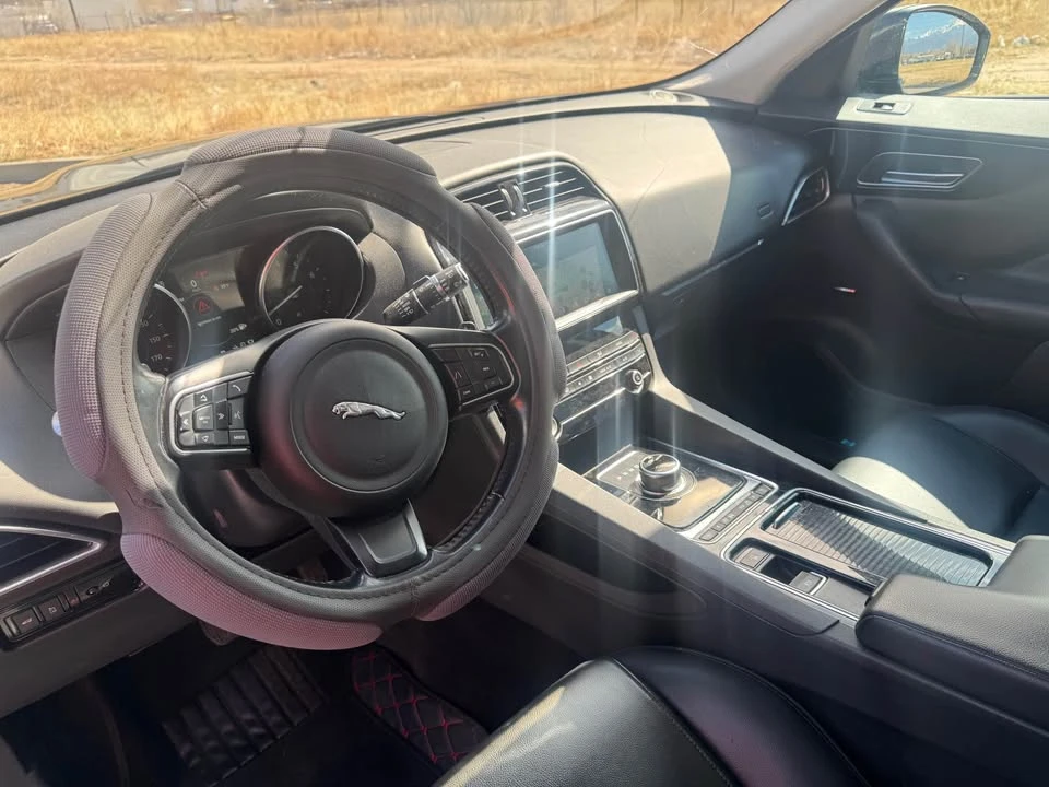 2020 Jaguar F-Pace - Image 8 of 10
