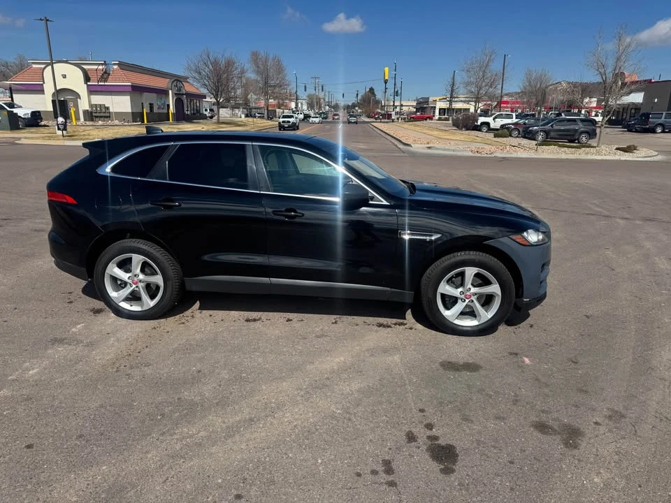 2020 Jaguar F-Pace - Image 7 of 10