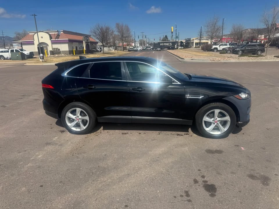2020 Jaguar F-Pace - Image 5 of 10