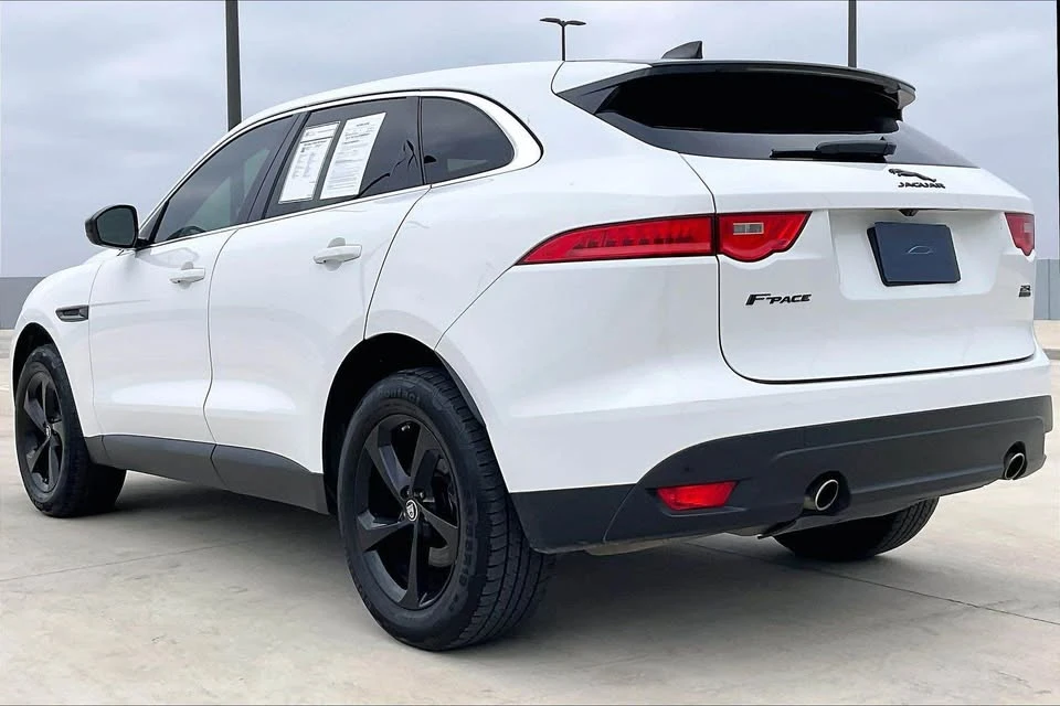 2020 Jaguar F-Pace - Image 10 of 14