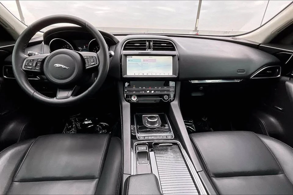2020 Jaguar F-Pace - Image 7 of 14