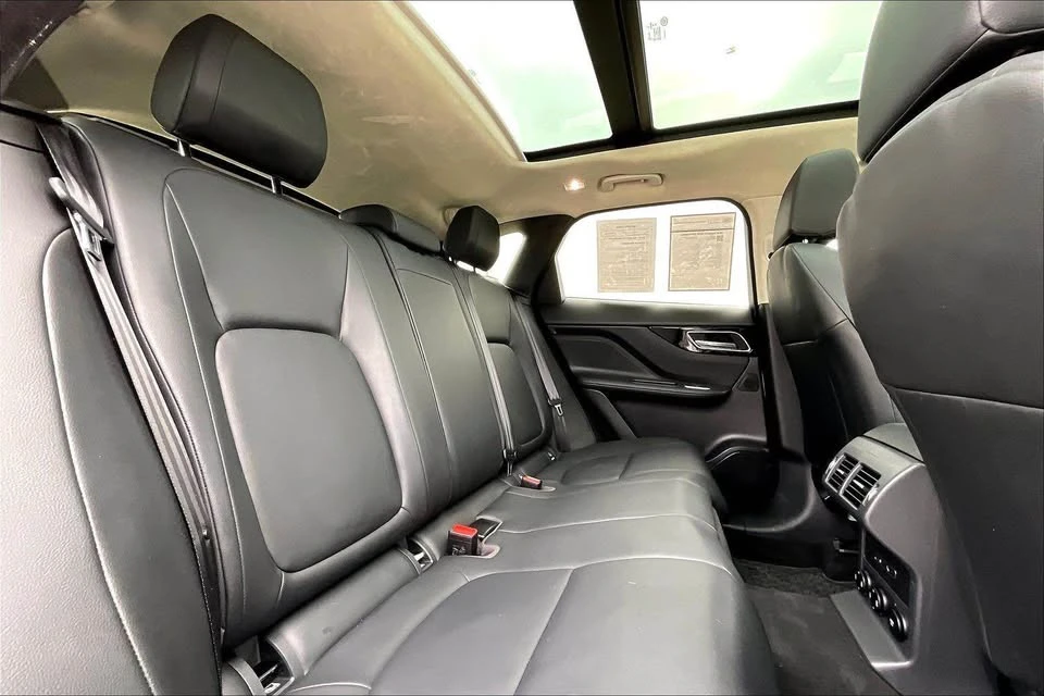 2020 Jaguar F-Pace - Image 9 of 14
